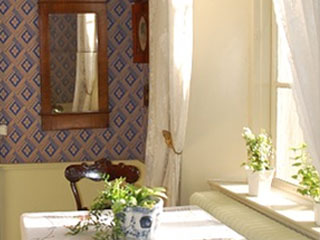 Wohnzimmer mit Tapete in Wohnzimmer mit Tapete in